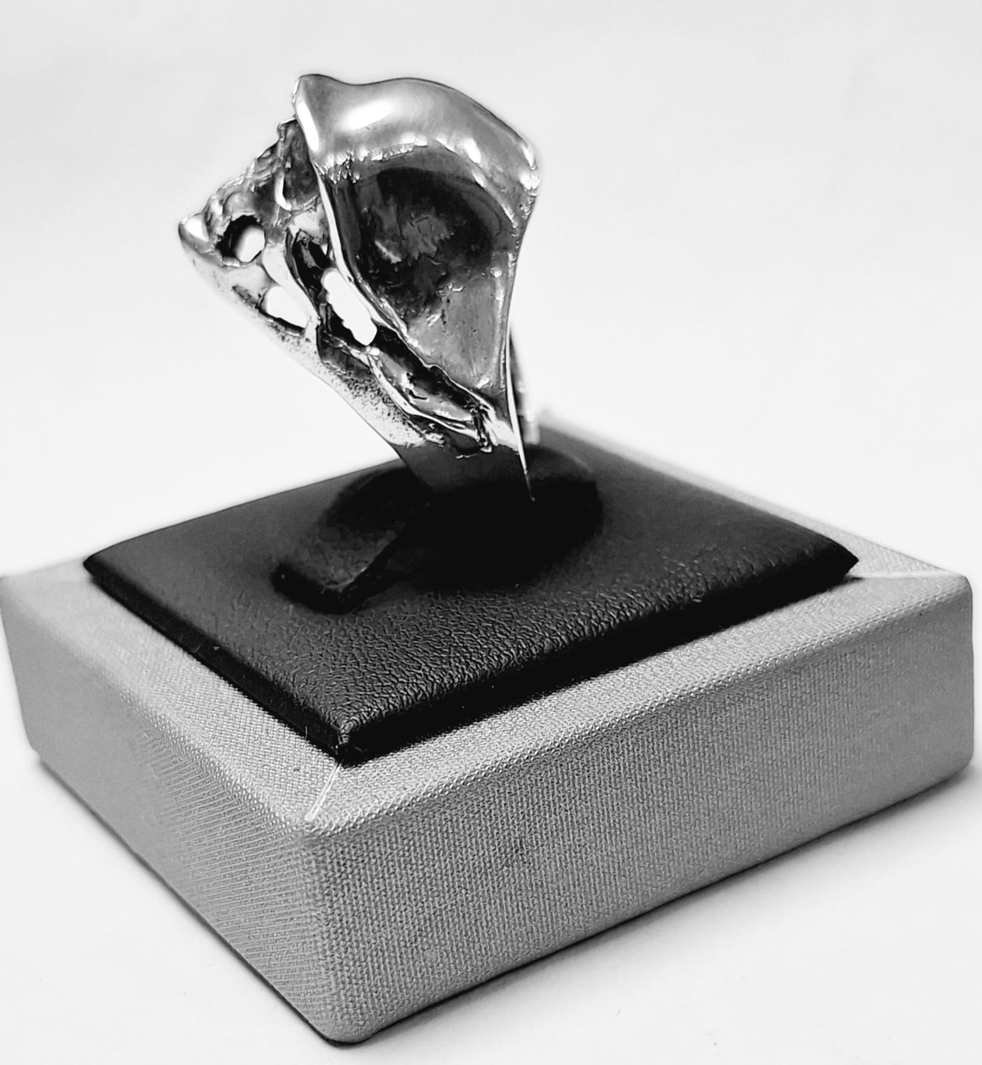 ANILLO CALAVERA EN PLATA LEY 925