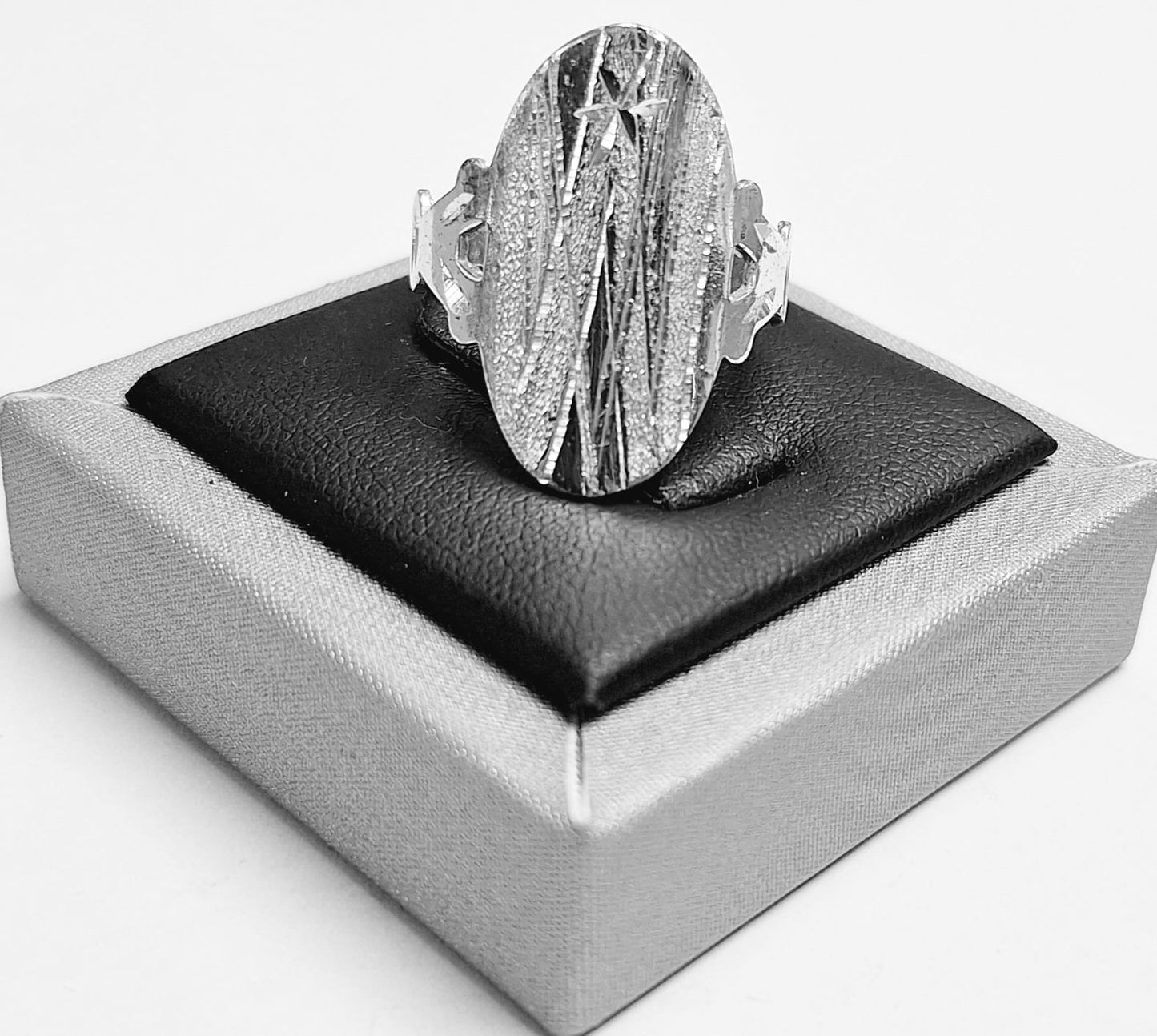 ANILLO DIAMANTADA EN PLATA LEY 925