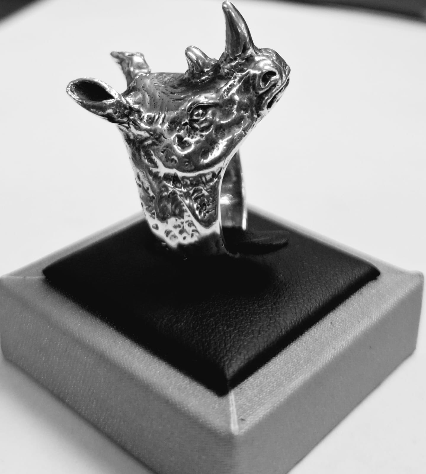 ANILLO RINOCERONTE EN PLATA LEY  925