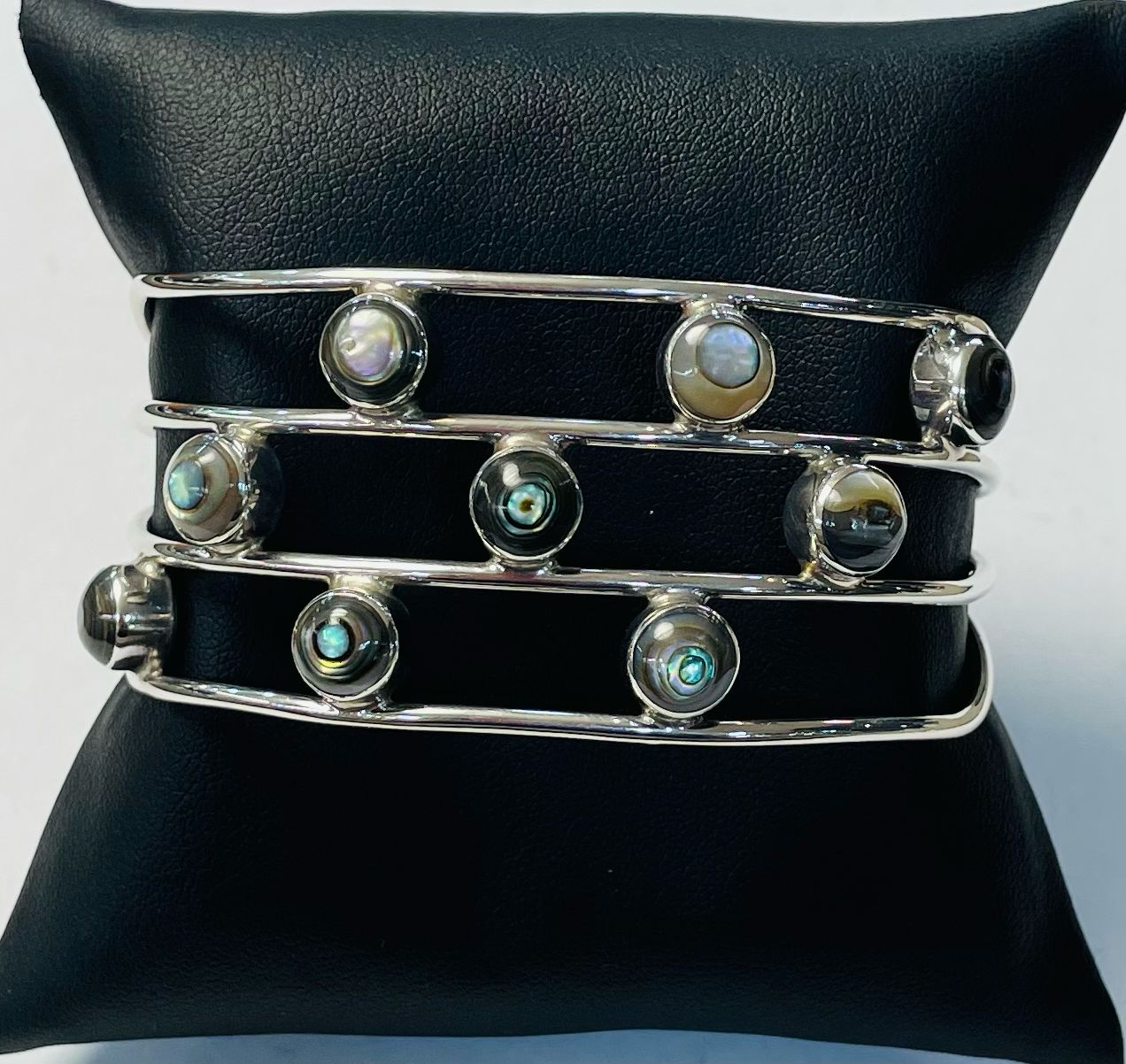 BRAZALETE CON CONCHA DE ABULON EN PLATA LEY 925