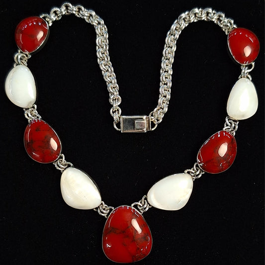 COLLAR CON INCRUSTACIONES DE CABUJÓN DE NÁCAR Y  PIEDRA  EN PLATA LEY 950